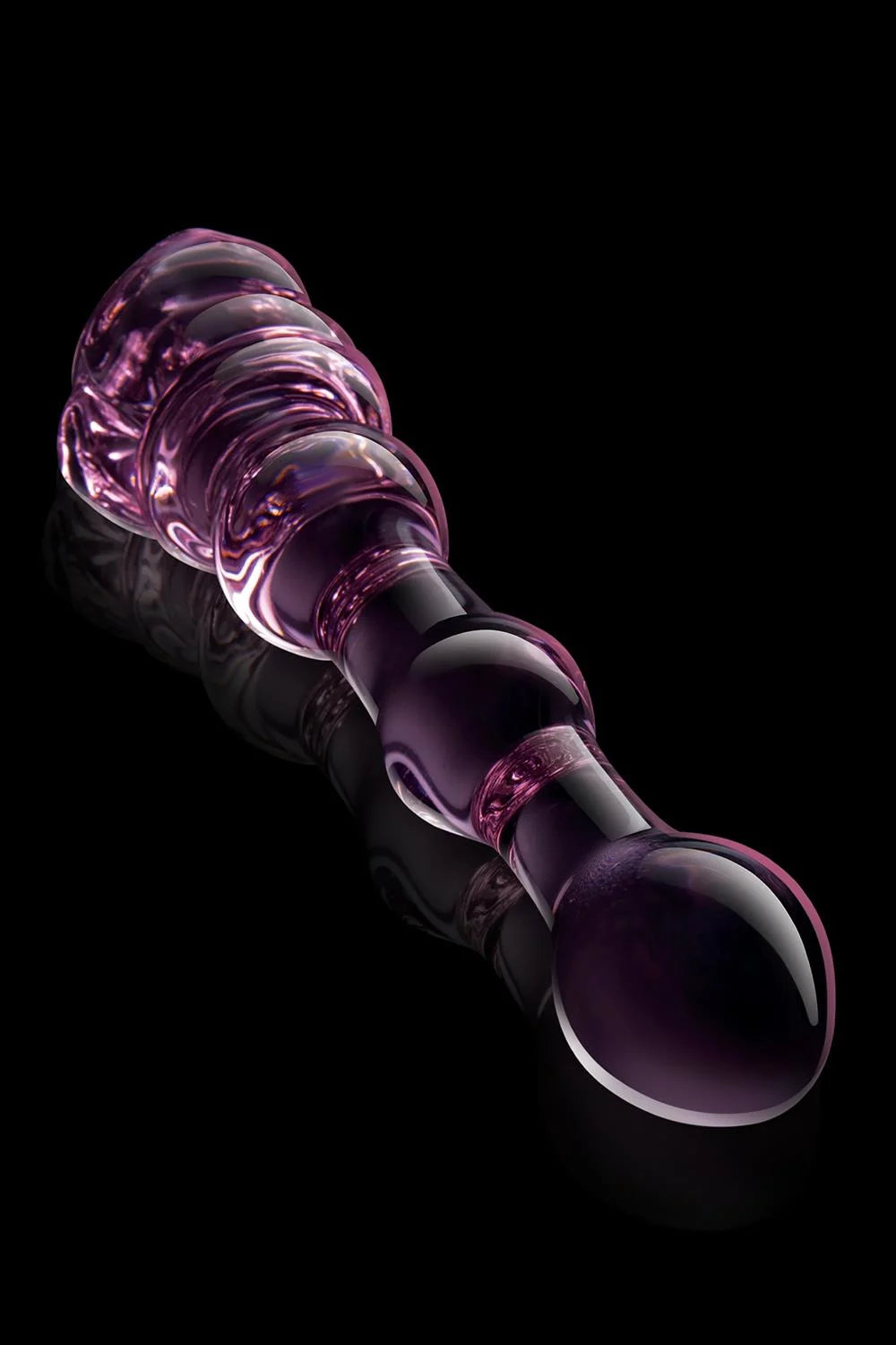 Dildo de vidro Glaze com textura perolada ao longo do eixo, design floral sofisticado e vidro borossilicato compatível com variações térmicas para uma experiência de prazer única.