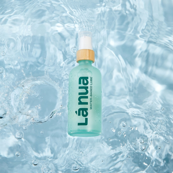 Lubrificante Lá Nua Neutro 100 ml, fórmula inodora, natural e suave, ideal para peles sensíveis e momentos íntimos confortáveis.