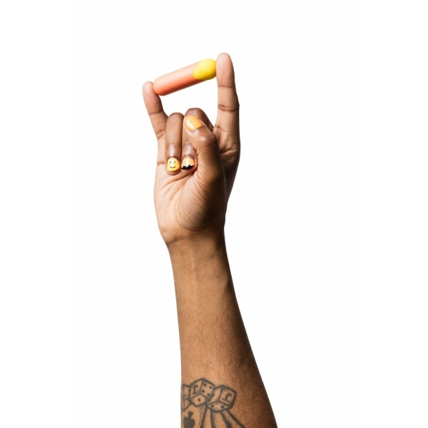 ROMP Riot bullet vibrador compacto com 6 intensidades e 4 modos de vibração.