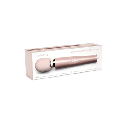 Massajador vibrante Le Wand Plug-In com cabo extra longo de 2,4 metros, vibrações profundas e design ergonômico.