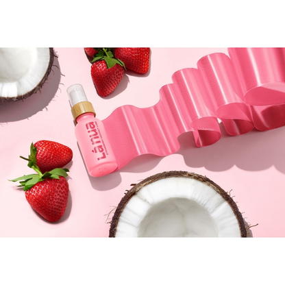 Lubrificante Lá Nua Morango e Coco 100 ml, embalagem sustentável com aroma doce de morango e coco exótico.