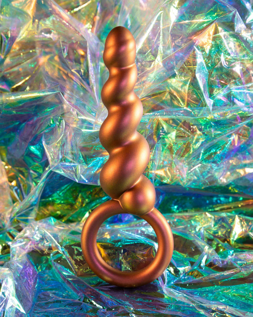 Plug anal Anal Adventures Matrix Spiral Loop com cinco espirais progressivas, base em laço para segurança e conforto, e toque ultra macio para um prazer intenso.