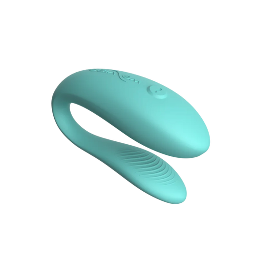 Sync Lite, vibrobrador ergonômico para casais, com controle remoto via App We-Vibe e modos de vibração ajustáveis para maior prazer a dois.
